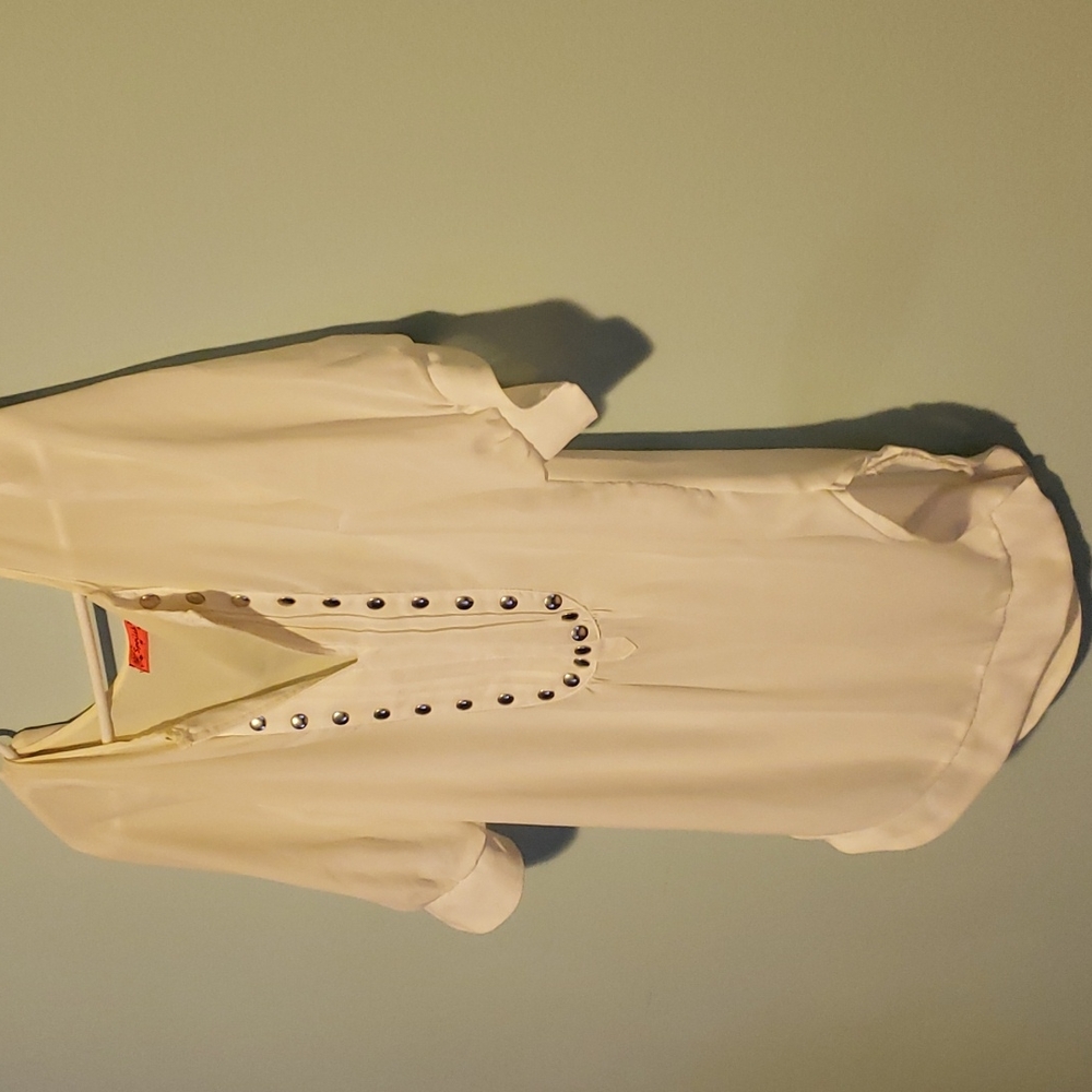 Like new must have. Beautiful design with buttons on front